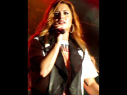 Demi Lovato - Moves Like Jagger (4840) Demi Lovato - Moves Like Jagger (4840)