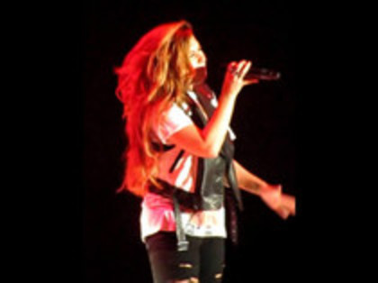 Demi Lovato - Moves Like Jagger (5302)