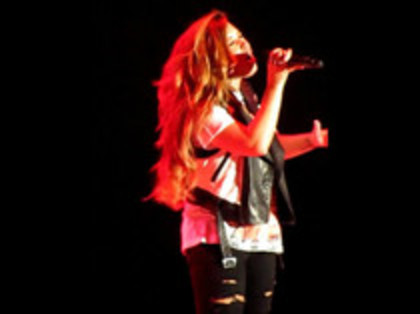 Demi Lovato - Moves Like Jagger (5305)