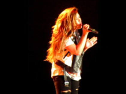 Demi Lovato - Moves Like Jagger (5381)