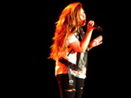 Demi Lovato - Moves Like Jagger (5383)