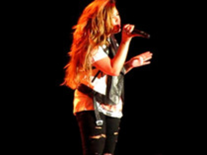 Demi Lovato - Moves Like Jagger (5386)