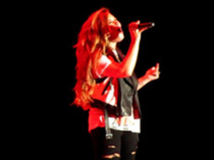 Demi Lovato - Moves Like Jagger (5319)