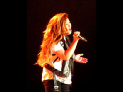 Demi Lovato - Moves Like Jagger (5374)