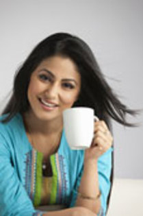 18-ZX187430 - Y-Hina Khan-Y