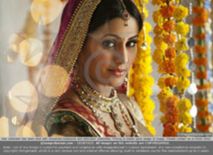 68396405_GWHJKXQ - Y-Hina Khan-Y