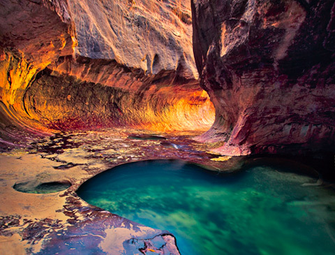 Parcul-National-Zion; Situat in Utah, acest parc exista de mai mult de 8 decenii. In Parcul National Zion se gasesc stanci
