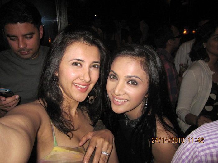 284597_218192071560223_199346723444758_590801_1891267_n - xxShilpa Anand si sora eixx