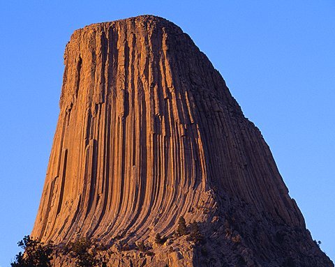 turnul-diavolului; Turnul Diavolului este defapt o stanca uriasa si misterioasa, situata in nord-estul statului Wyoming
