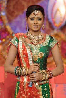 156632_132627430127096_100001395183272_183450_5992258_n - B-parul chauhan-B