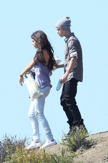 14 - Picnic With Justin---04 April 2012