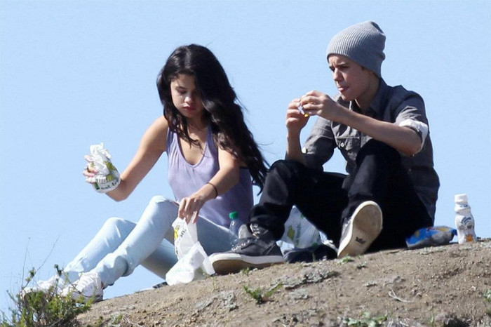 17 - Picnic With Justin---04 April 2012