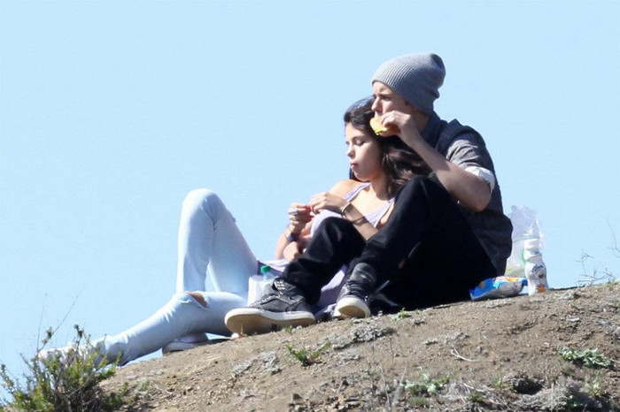 22 - Picnic With Justin---04 April 2012