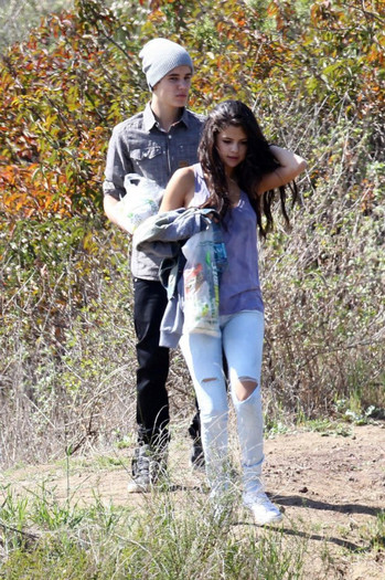 24 - Picnic With Justin---04 April 2012