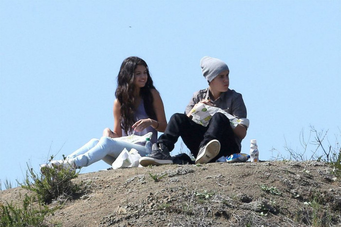 32 - Picnic With Justin---04 April 2012