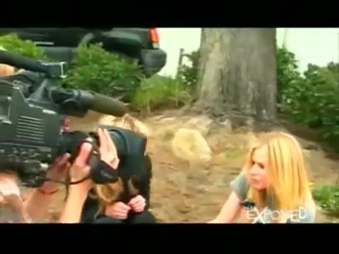 Avril Lavigne - Exposed (Documentary Part 1) 5052
