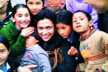564801_217455448354745_100105750089716_307721_173794064_n - Deepika Padukone Capturi