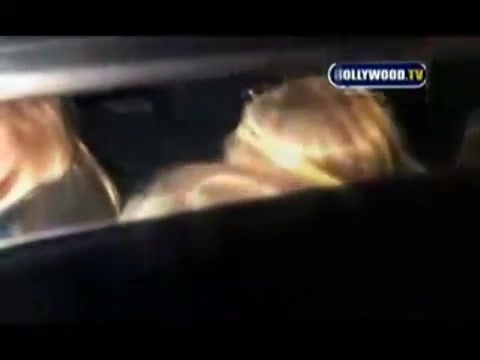 Avril Lavigne - Paparazzi (Various Footage Part 1) 1614 - 27 - years - of - Avril - oo4