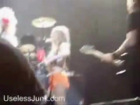 Avril Lavigne - Paparazzi (Various Footage Part 1) 2575
