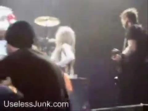 Avril Lavigne - Paparazzi (Various Footage Part 1) 2584