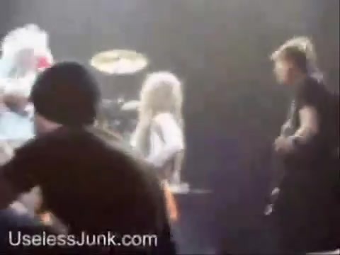 Avril Lavigne - Paparazzi (Various Footage Part 1) 2585