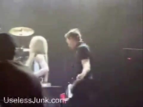Avril Lavigne - Paparazzi (Various Footage Part 1) 2591