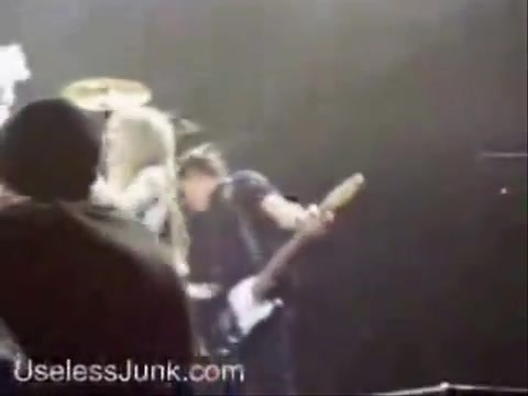 Avril Lavigne - Paparazzi (Various Footage Part 1) 2597