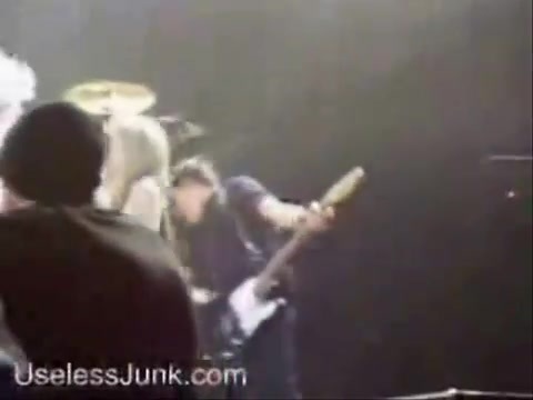 Avril Lavigne - Paparazzi (Various Footage Part 1) 2598