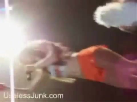 Avril Lavigne - Paparazzi (Various Footage Part 1) 2666