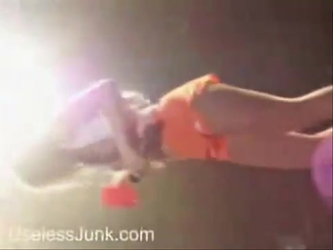 Avril Lavigne - Paparazzi (Various Footage Part 1) 2719