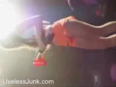 Avril Lavigne - Paparazzi (Various Footage Part 1) 2735