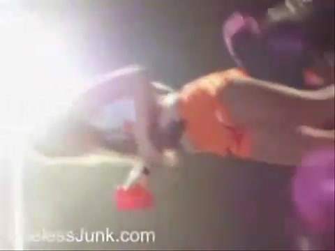 Avril Lavigne - Paparazzi (Various Footage Part 1) 2738