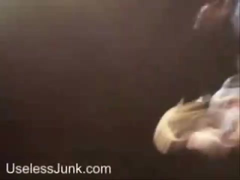 Avril Lavigne - Paparazzi (Various Footage Part 1) 2785