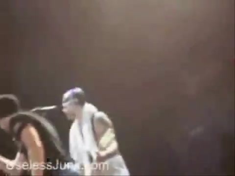 Avril Lavigne - Paparazzi (Various Footage Part 1) 2834