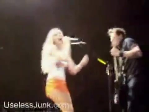 Avril Lavigne - Paparazzi (Various Footage Part 1) 2917