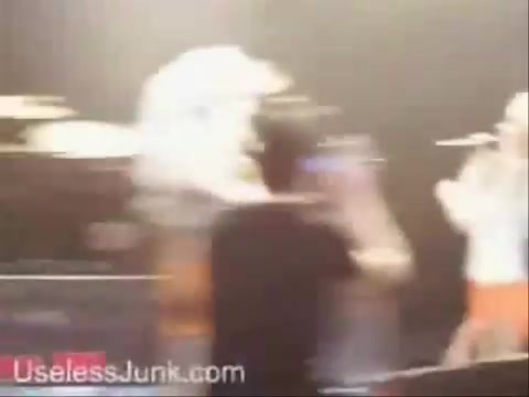 Avril Lavigne - Paparazzi (Various Footage Part 1) 2941