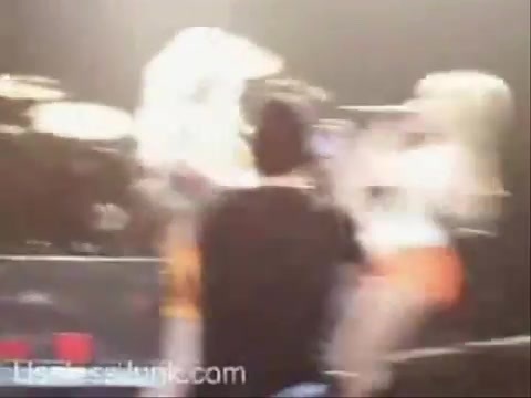 Avril Lavigne - Paparazzi (Various Footage Part 1) 2944