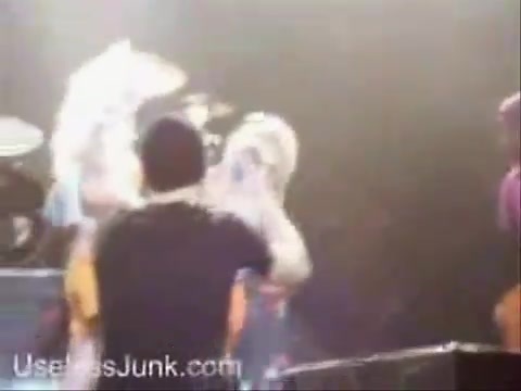 Avril Lavigne - Paparazzi (Various Footage Part 1) 2954
