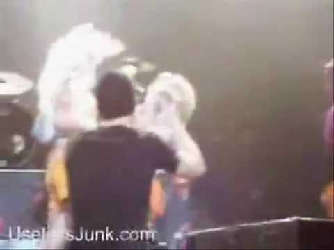 Avril Lavigne - Paparazzi (Various Footage Part 1) 2955