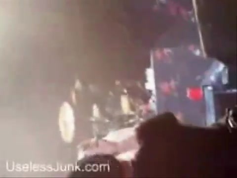 Avril Lavigne - Paparazzi (Various Footage Part 1) 3517