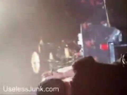 Avril Lavigne - Paparazzi (Various Footage Part 1) 3518