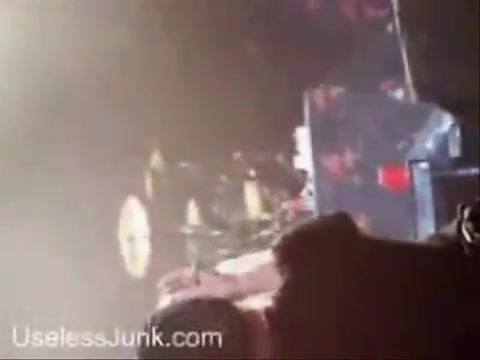 Avril Lavigne - Paparazzi (Various Footage Part 1) 3519