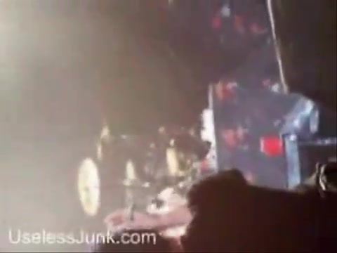 Avril Lavigne - Paparazzi (Various Footage Part 1) 3521