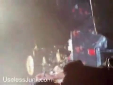 Avril Lavigne - Paparazzi (Various Footage Part 1) 3522