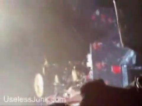 Avril Lavigne - Paparazzi (Various Footage Part 1) 3523