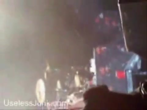 Avril Lavigne - Paparazzi (Various Footage Part 1) 3524