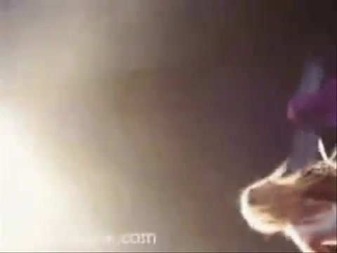 Avril Lavigne - Paparazzi (Various Footage Part 1) 3072