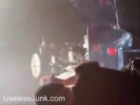 Avril Lavigne - Paparazzi (Various Footage Part 1) 3539