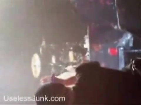 Avril Lavigne - Paparazzi (Various Footage Part 1) 3540