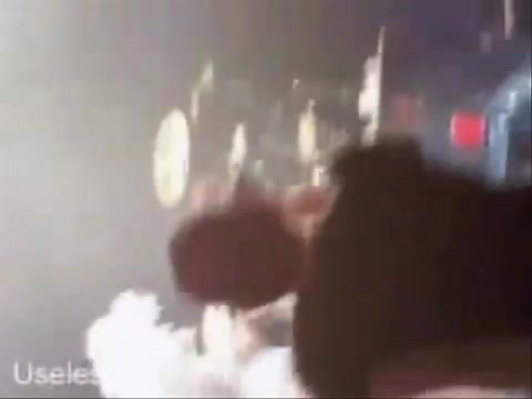 Avril Lavigne - Paparazzi (Various Footage Part 1) 3547